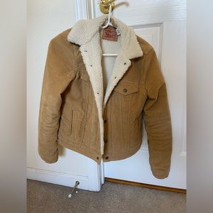 Levi’s Sherpa Trucker Jacket tan — Women’s Small